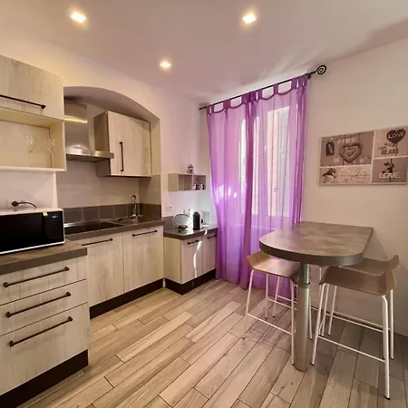 Hibiscus Apartment